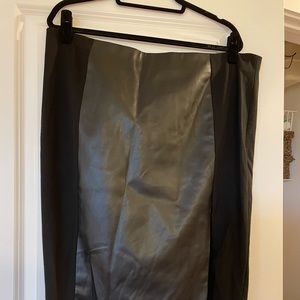 LAST CHANCE - Maree pour toi black skirt with faux leather detail.  Size 18
